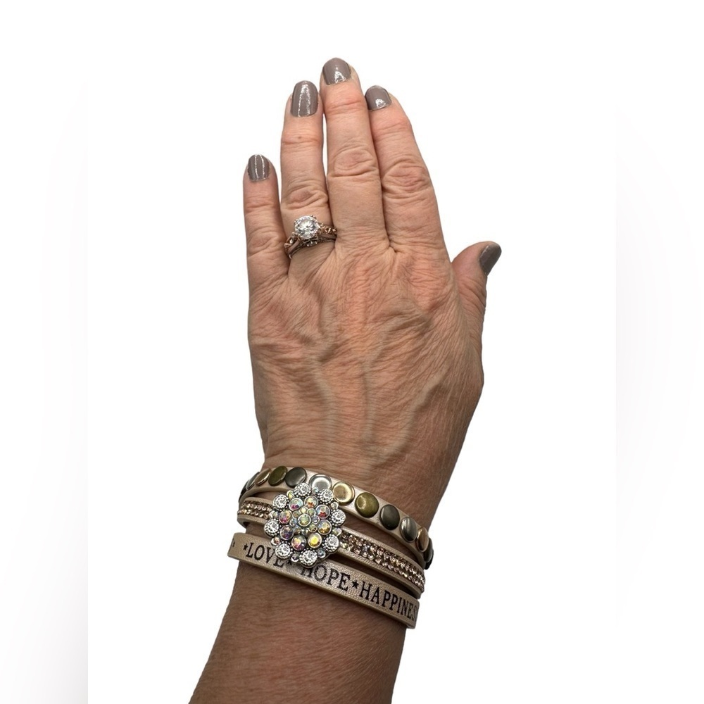 “Love, Hope, Happiness” Criss Cross Bracelet w/ Iridescent Sparkling Snap NWT - Picture 4 of 16